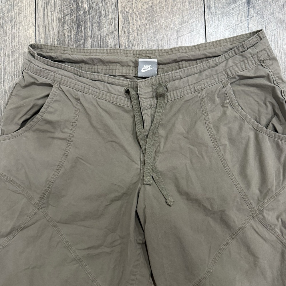 Vintage Nike Sportswear Shorts Womens Medium Green Chino Bermuda Outdoors Hiking - Picture 4 of 10
